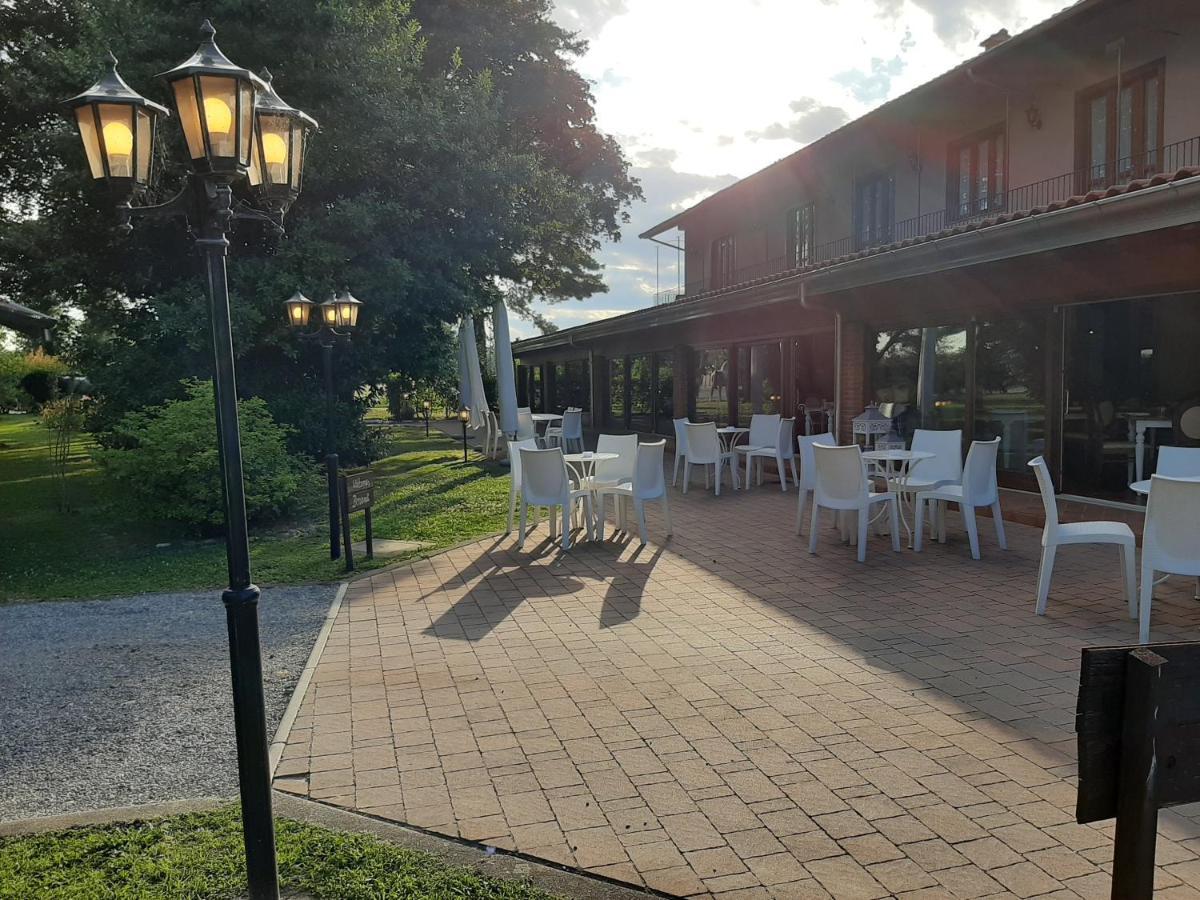 La Locanda Della Staffa Pombia Exterior foto